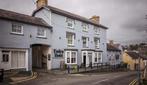 Gwesty'r Emlyn Hotel
